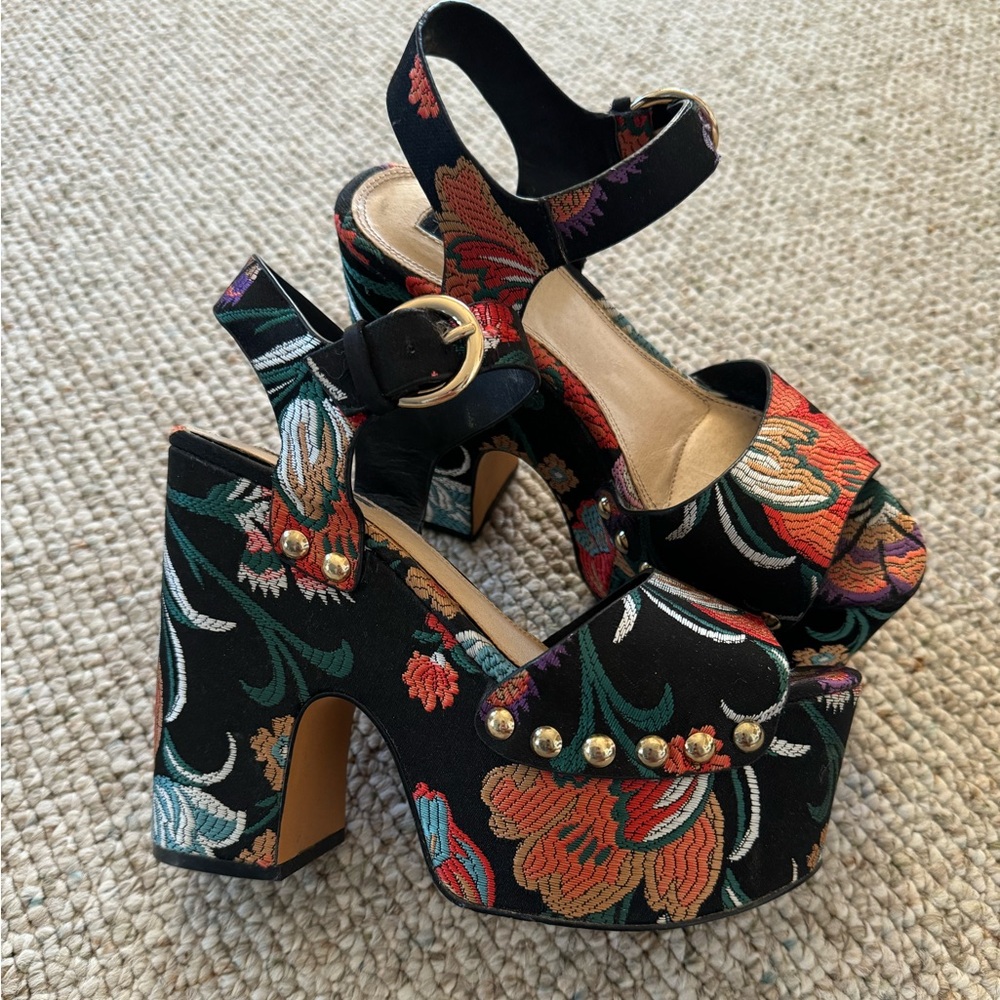 Beautiful Topshop sandals Size 37,5 but good on 37